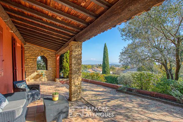 Alliance d’une maison provençale réinventée et d’un panorama d’exception