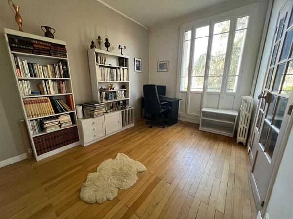 Jardin des Plantes - Idéalement situé, bel apartement dans l'ancien entièrement rénové. 2 chambres, cave et grenier.