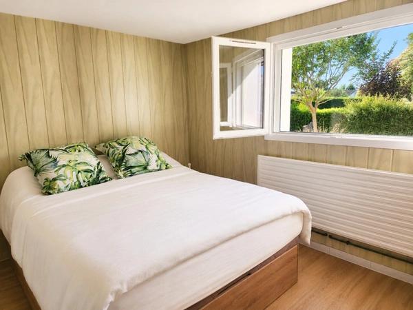 Maison familiale 5 chambres au calme, sans vis-à-vis, avec piscine et rivière en fond de jardin