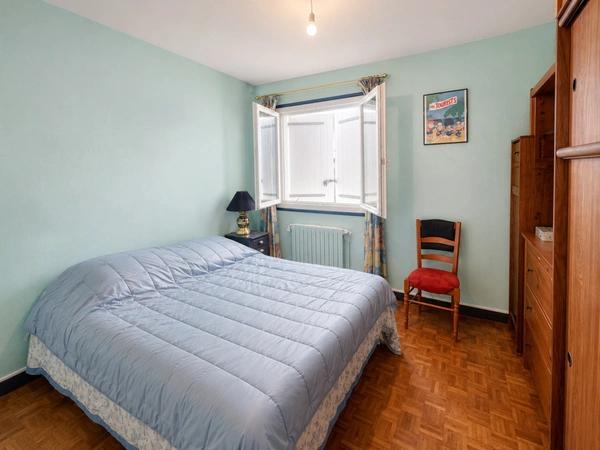 Maison familiale 5 chambres au calme, sans vis-à-vis, avec piscine et rivière en fond de jardin