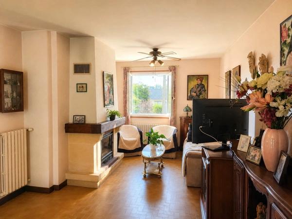 Maison familiale 5 chambres au calme, sans vis-à-vis, avec piscine et rivière en fond de jardin