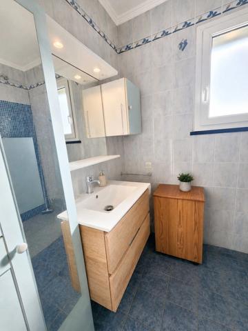 Maison familiale 5 chambres au calme, sans vis-à-vis, avec piscine et rivière en fond de jardin