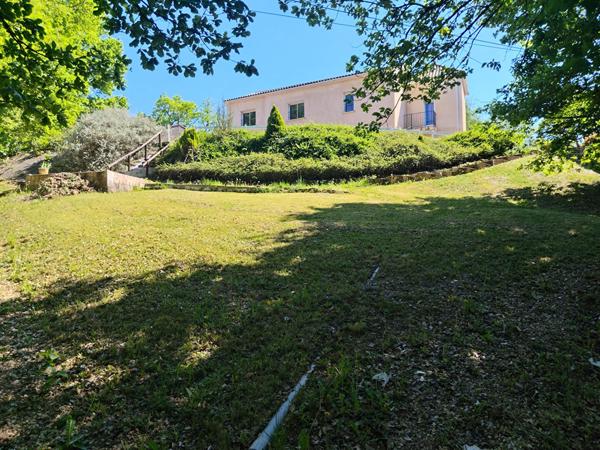 EXCLUSIVITÉ ? Une maison aux volumes exceptionnels, idéale pour accueillir tous vos projets de vie ! Coursac