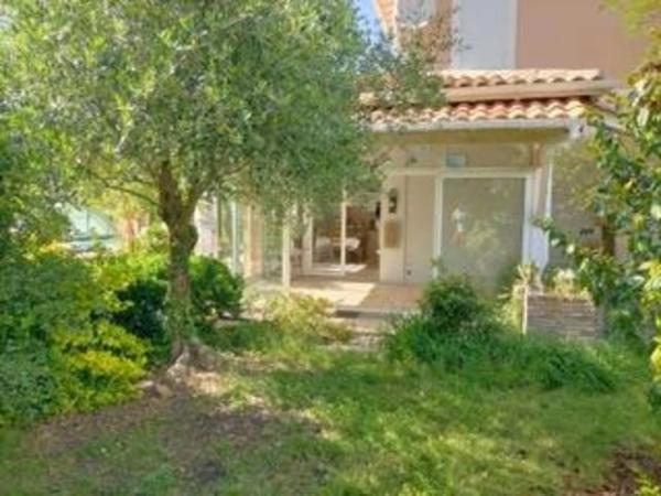 SANGUINET (40), belle maison de caractère de 205 m², 9 pièces avec appartement T2 indépendant, jardin et piscine