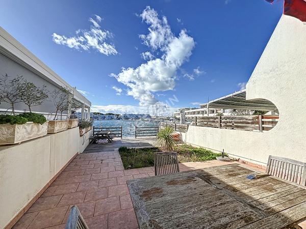 Port Camargue Marina de type P5  de 104m² environ en Triplex avec garage
