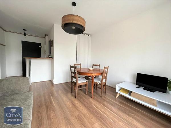Appartement à louer 2 pièces 37.35m² Talence (33400)