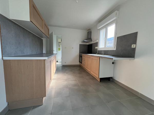 Angers - Pasteur - maison de 4 chambres -dont 1 de plain pied avec cour et stationnement