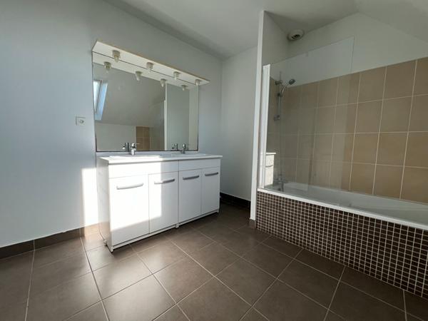 Angers - Pasteur - maison de 4 chambres -dont 1 de plain pied avec cour et stationnement