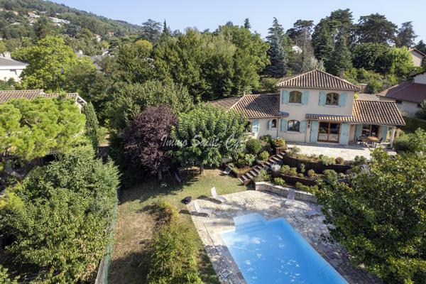 Maison 6 pièce(s) 5 chambre(s) 157 m²