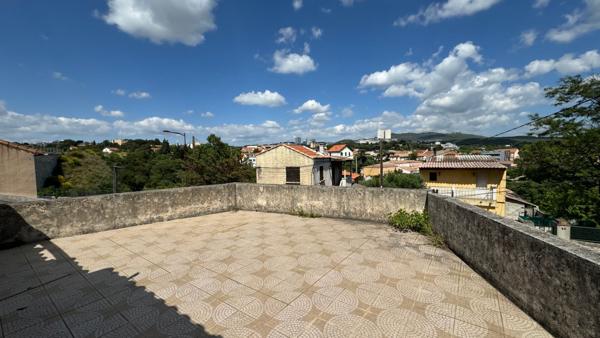 Les Pennes Mirabeau- Ensemble Local d'activité 100 m²+ 2 Appartements à rénover.