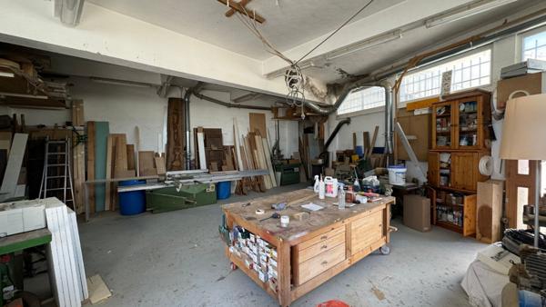 Les Pennes Mirabeau- Ensemble Local d'activité 100 m²+ 2 Appartements à rénover.