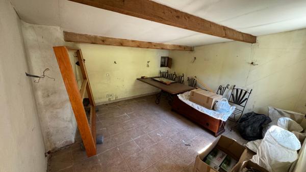 Les Pennes Mirabeau- Ensemble Local d'activité 100 m²+ 2 Appartements à rénover.