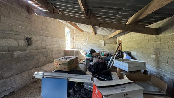 Les Pennes Mirabeau- Ensemble Local d'activité 100 m²+ 2 Appartements à rénover.