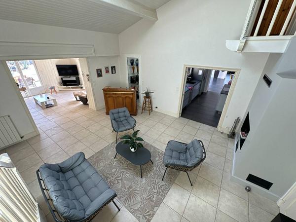 MAISON à ETAULES