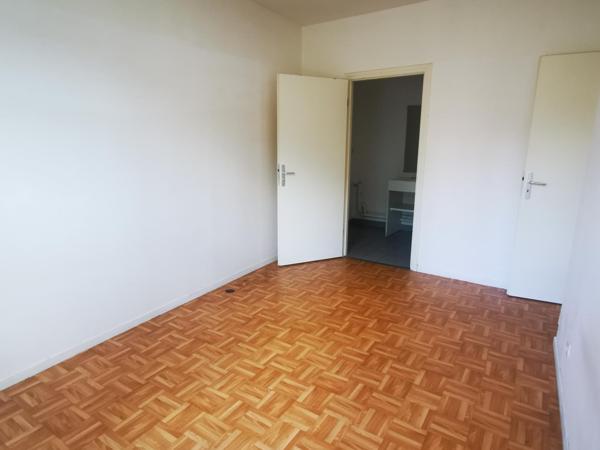 En rez de chaussée dans un immeuble de caractère en parfait état