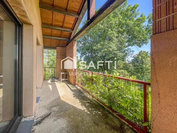 Vue Pyrénées et le centre du village à pied!