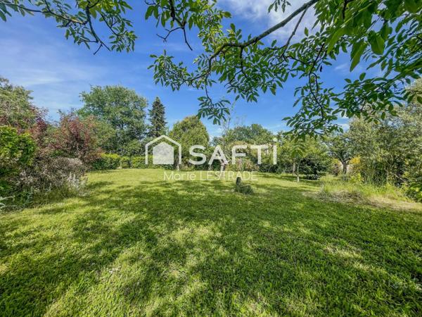 Vue Pyrénées et le centre du village à pied!