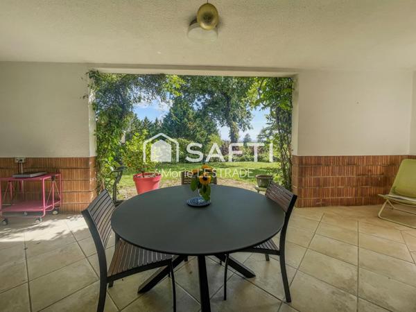 Vue Pyrénées et le centre du village à pied!