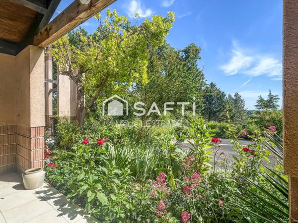 Vue Pyrénées et le centre du village à pied!