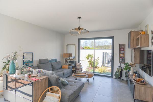 Maison Maison contemporaine de 2018 - 3 chambres avec garage - Quartier calme et résidentiel de "Corbiac" 105 m²