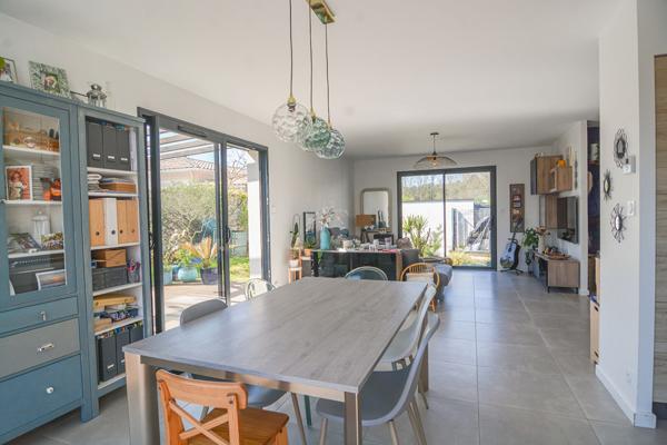 Maison Maison contemporaine de 2018 - 3 chambres avec garage - Quartier calme et résidentiel de "Corbiac" 105 m²