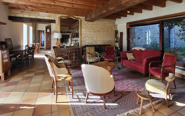 Maison à vendre    9 pièces •  Coulon