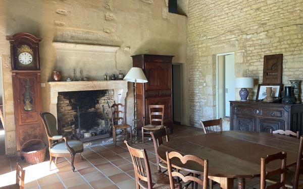 Maison à vendre    9 pièces •  Coulon