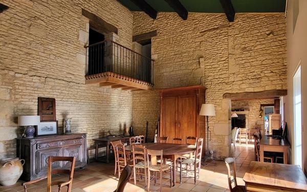 Maison à vendre    9 pièces •  Coulon