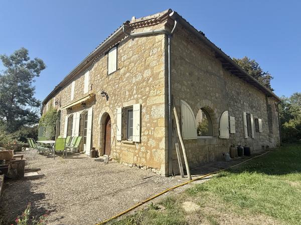 Agen (47000) AGEN Ravissant domaine avec manoir, maison de gardien, grange pour événements, rivière, lac