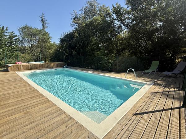 Agen (47000) AGEN Ravissant domaine avec manoir, maison de gardien, grange pour événements, rivière, lac