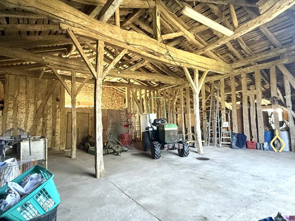 Agen (47000) AGEN Ravissant domaine avec manoir, maison de gardien, grange pour événements, rivière, lac