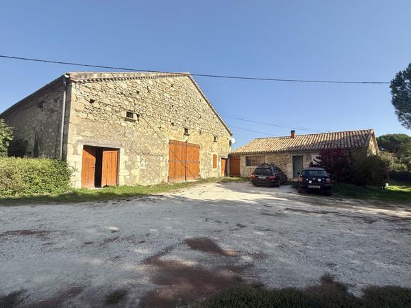 Agen (47000) AGEN Ravissant domaine avec manoir, maison de gardien, grange pour événements, rivière, lac