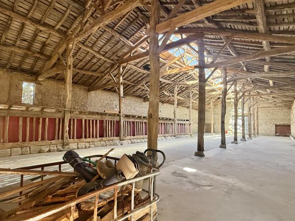 Agen (47000) AGEN Ravissant domaine avec manoir, maison de gardien, grange pour événements, rivière, lac