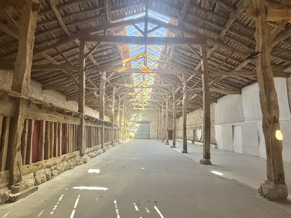 Agen (47000) AGEN Ravissant domaine avec manoir, maison de gardien, grange pour événements, rivière, lac