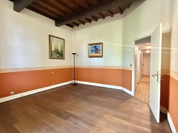 Agen (47000) AGEN Ravissant domaine avec manoir, maison de gardien, grange pour événements, rivière, lac