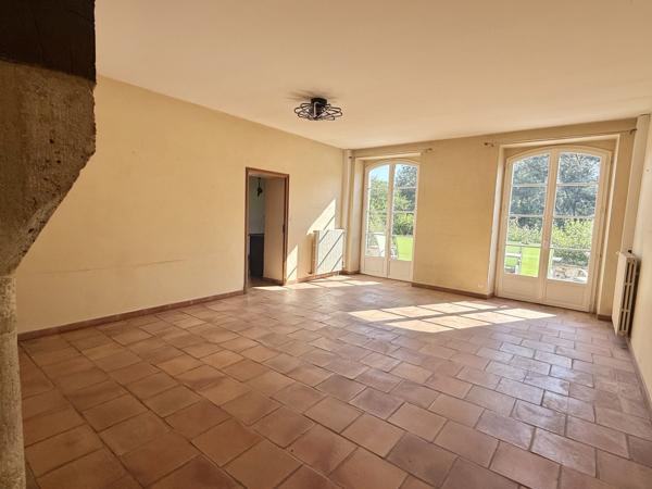 Agen (47000) AGEN Ravissant domaine avec manoir, maison de gardien, grange pour événements, rivière, lac