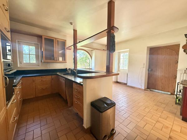 Agen (47000) AGEN Ravissant domaine avec manoir, maison de gardien, grange pour événements, rivière, lac