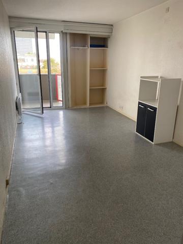STUDIO  AVEC BALCON - BORDEAUX AVENUE D ARES