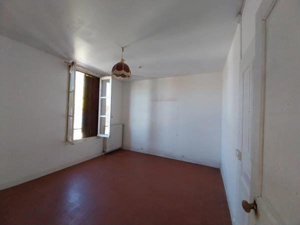 Sury-ès-Bois (18260) – Maison de village 100 m² avec jardin arboré et garage Prix : 57 000 € HAI Vente à terme libre: Paiement comptant 26 000 € + mensualité de 322,91 €/mois sur 8 ans