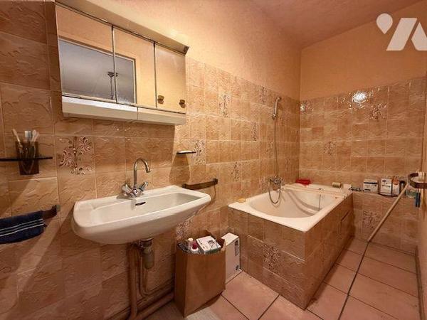 APPARTEMENT TYPE 2 - QUARTIER JACQUES CARTIER-
Au sein d'un petit collectif, venez découvrir c...