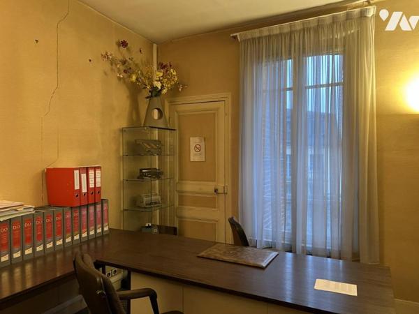 SENLIS CENTRE VILLE : Local professionnel avec bureaux