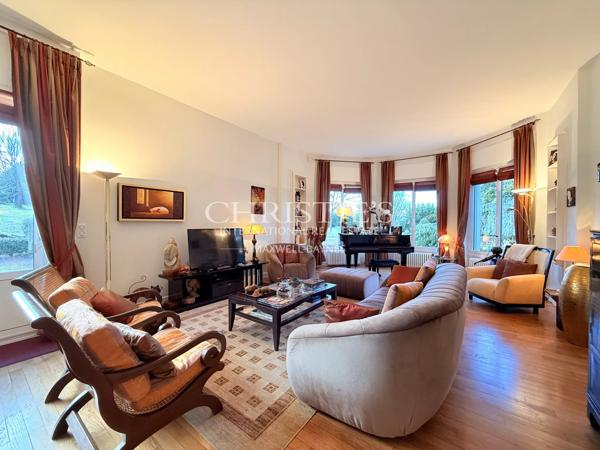 Élégance Intemporelle au Bord de la Charente