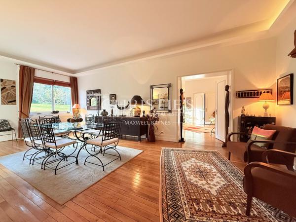 Élégance Intemporelle au Bord de la Charente