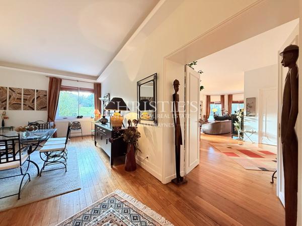 Élégance Intemporelle au Bord de la Charente