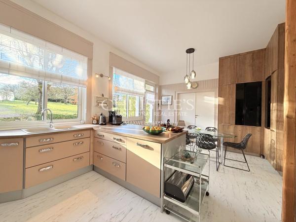 Élégance Intemporelle au Bord de la Charente