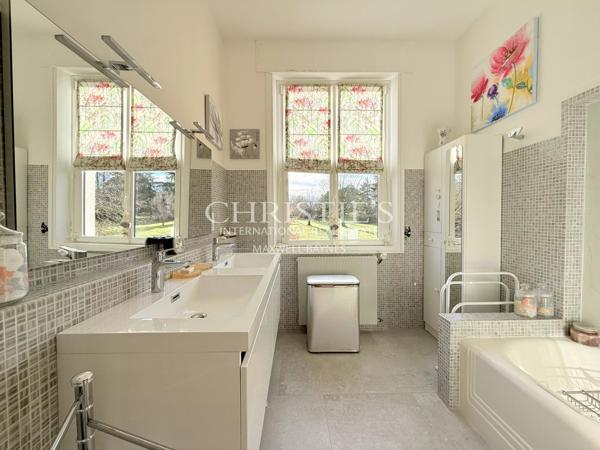 Élégance Intemporelle au Bord de la Charente