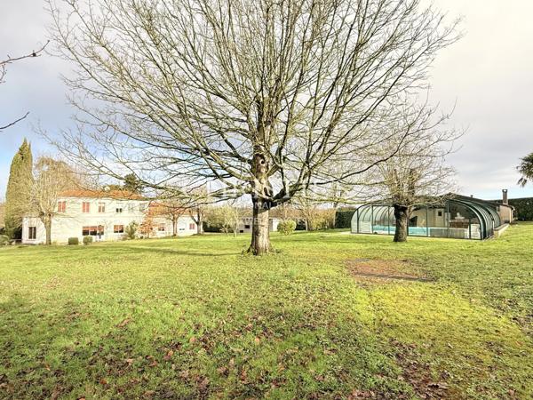 Élégance Intemporelle au Bord de la Charente