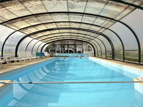 Élégance Intemporelle au Bord de la Charente