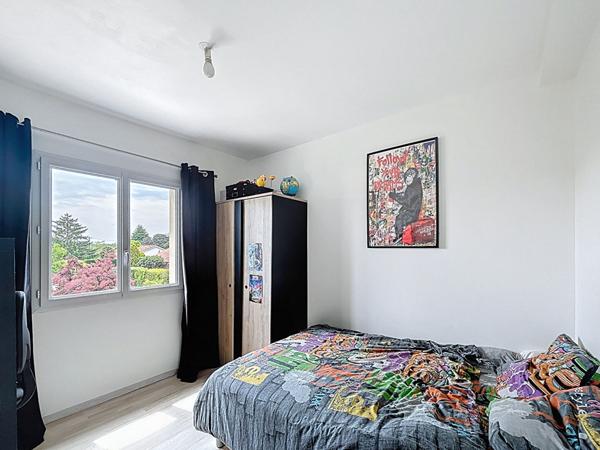 Maison contemporaine de 190 m² sur 1100 m² de terrain avec piscine et haute performance énergétique