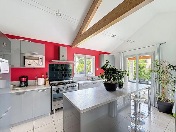 Maison contemporaine de 190 m² sur 1100 m² de terrain avec piscine et haute performance énergétique